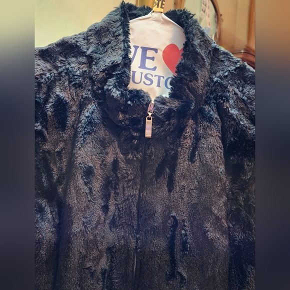 JM COLLECTION BLACK FAUX FUR VEST SIZE L - Picture 2 of 9